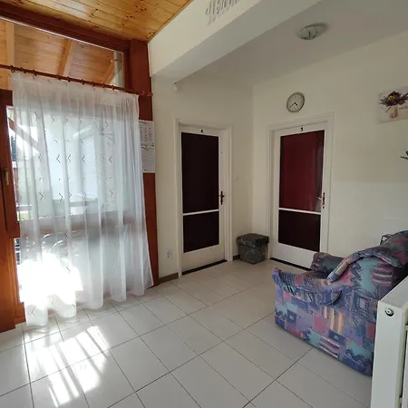 Havasi Vendeghaz Apartment *