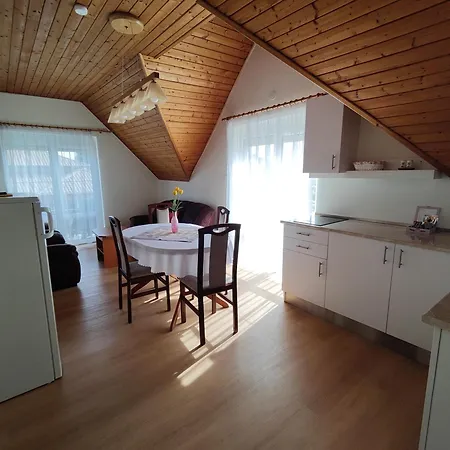 Havasi Vendeghaz Apartment Gyenesdias