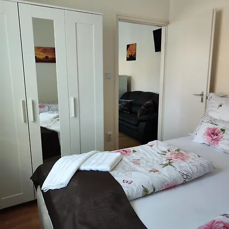 Havasi Vendeghaz * Gyenesdiás